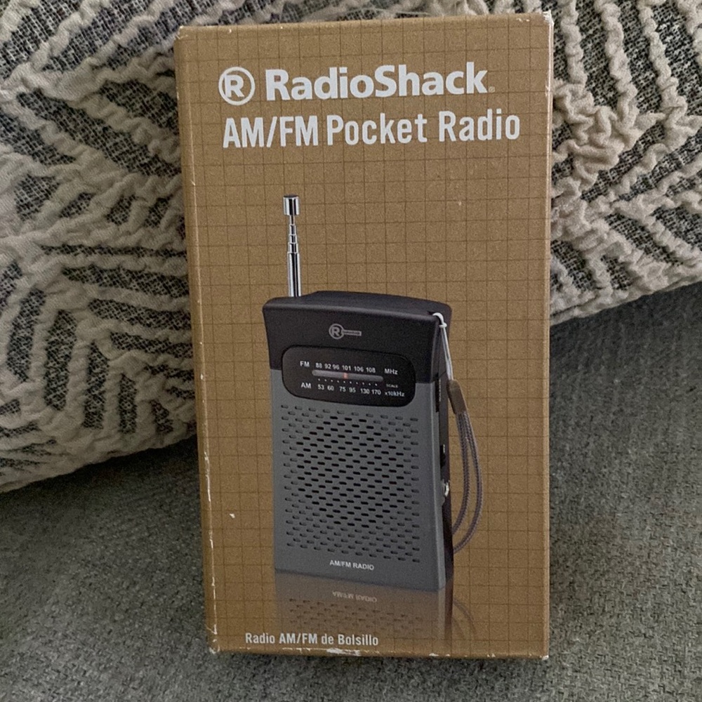 Radio Shack pocket AM/FM radio New in box